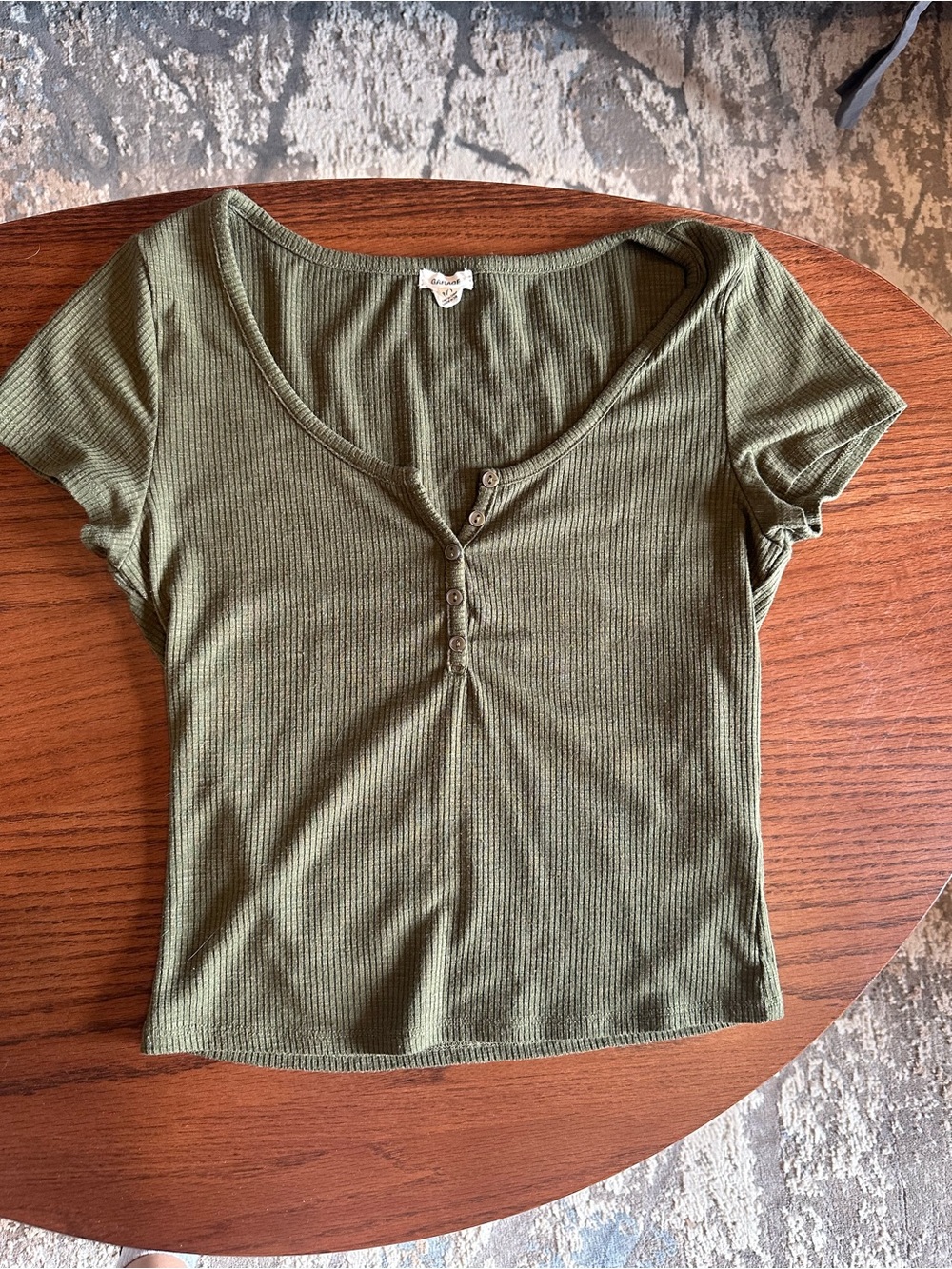 Assorted Women’s Tanks and Cropped Shirts - Picture 6 of 6